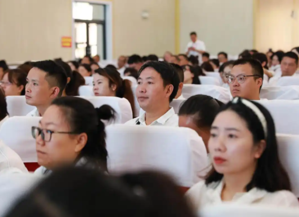 数字素养提高等进阶课更特设心理健康教育等年代必修课