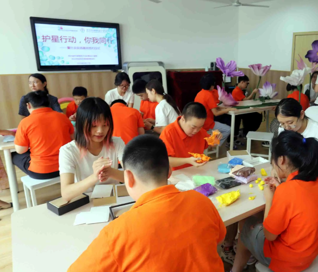 打造这些可感可学的勉励典范引领带动众多受助学子自动投身基层服务