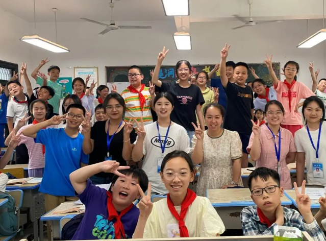 高校留言板上兴起的跨龄沟通热潮也渐渐传到了远方的小学课堂 高校留言板上兴起的跨龄沟通热潮也渐渐传到了远方的小学课堂
