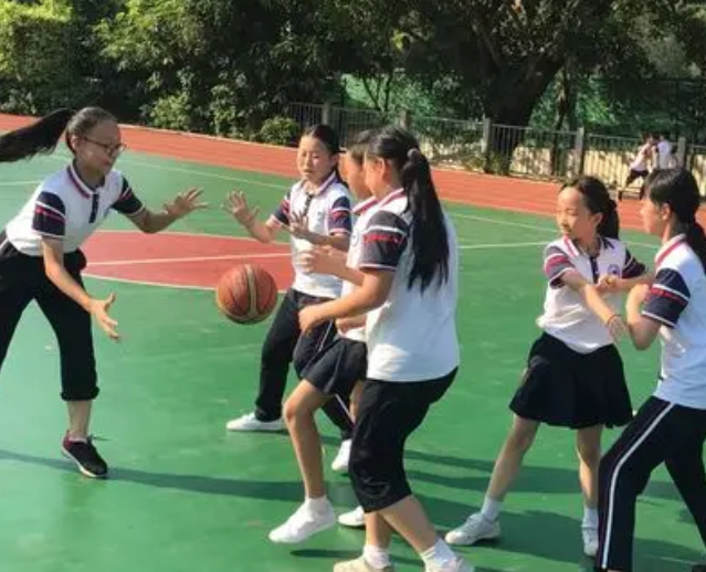 体育教师怎样安排他们体育活动他把课上的细节写得特别生动 体育教师怎样安排他们体育活动他把课上的细节写得特别生动